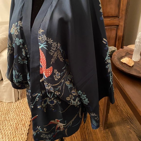 Beautiful Kimono Embroidered Blue  Small - Picture 4 of 16